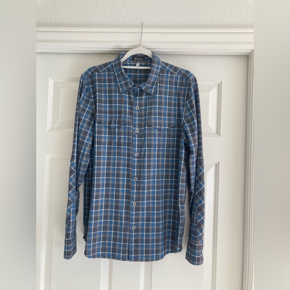 Ibex 100% wool shirt size M